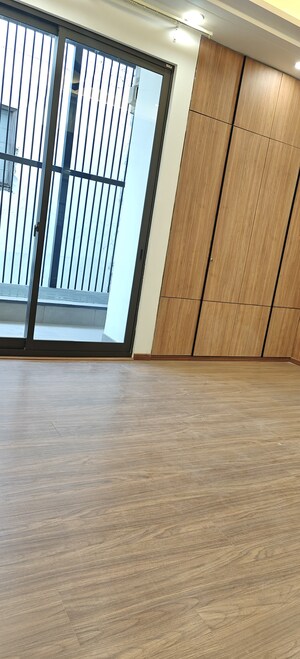 Staircase in 3 BHK Builder Floor at Dlf Phase ii – for Rent