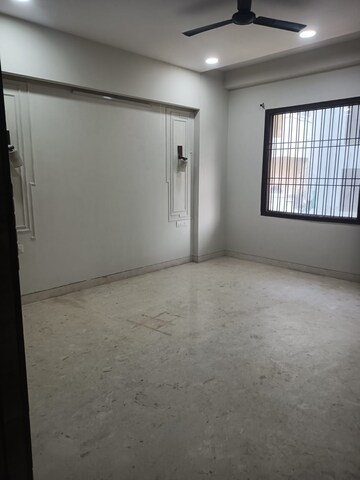 Room in 3 BHK Builder Floor at Anand Vihar – for Rent