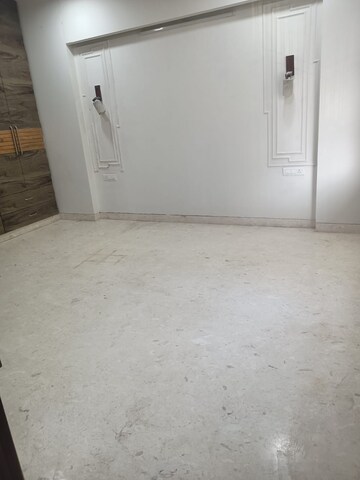 Room in 3 BHK Builder Floor at Anand Vihar – for Rent