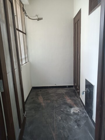  3 BHK Builder Floor at Anand Vihar – for Rent