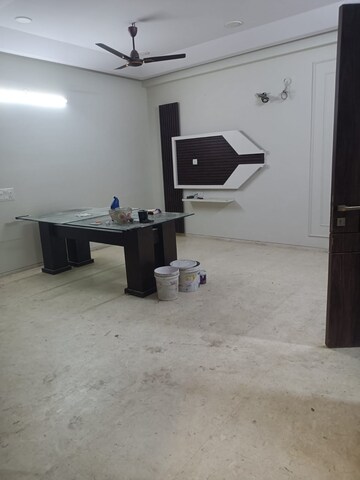 Room in 3 BHK Builder Floor at Anand Vihar – for Rent