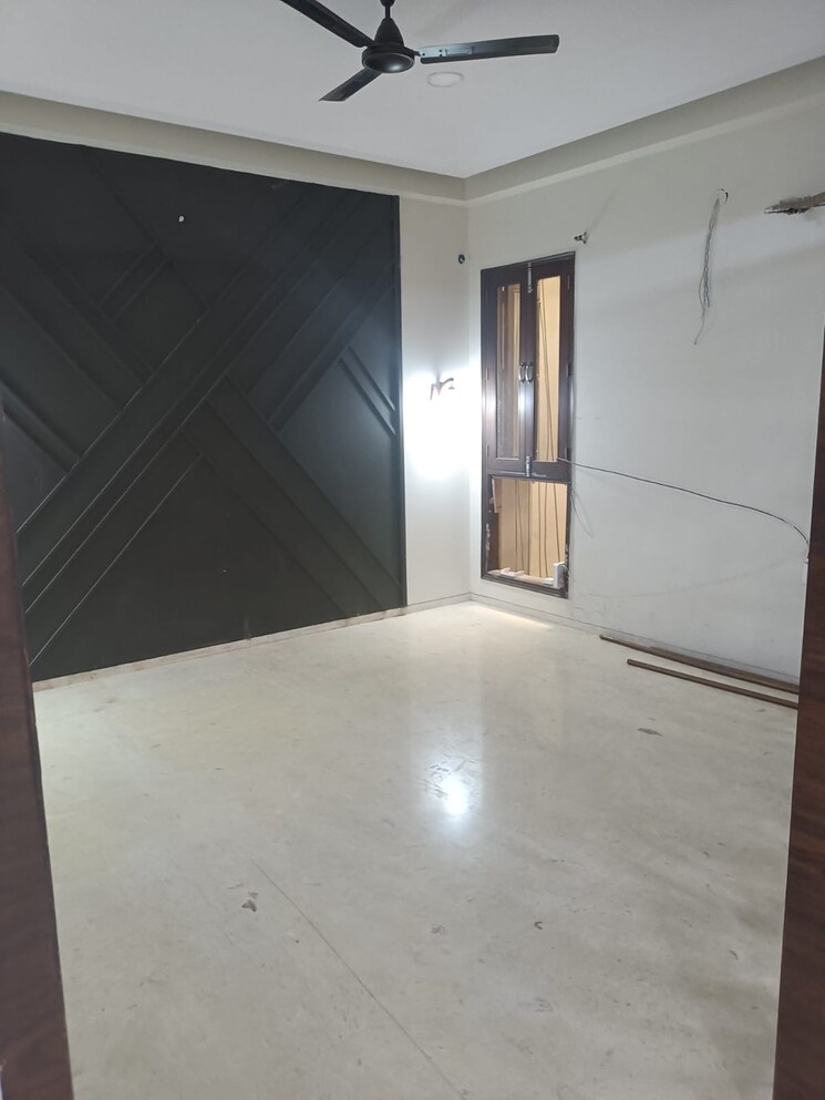 Room, anand vihar 3 Bedroom 2000 Sq.Ft. Builder Floor In Anand Vihar Delhi 9426948