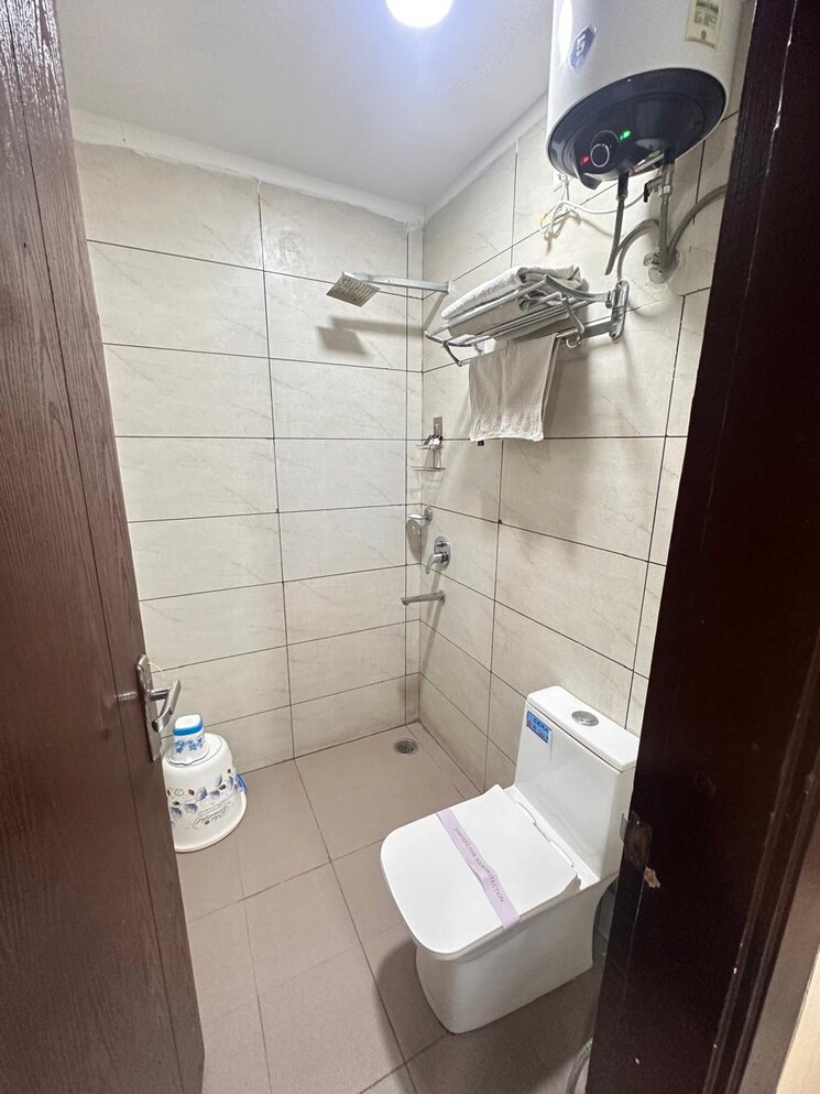 Bathroom, motia-citi-royal-business-park Studio 480 Sq.Ft. Apartment In Ambala Highway Zirakpur 9426946