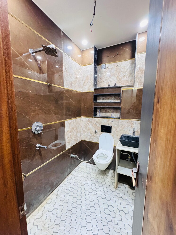 Team Area, burari 3 Bedroom 900 Sq.Ft. Builder Floor In Burari Delhi 9426983