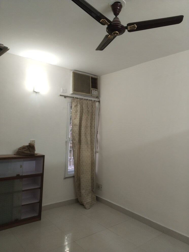 Room, sarita vihar 3 Bedroom 1850 Sq.Ft. Apartment In Sarita Vihar Delhi 9426982