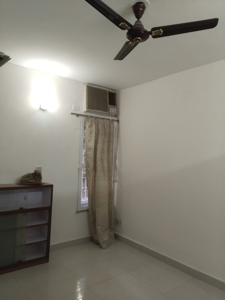 Room, sarita vihar 3 Bedroom 1850 Sq.Ft. Apartment In Sarita Vihar Delhi 9426982