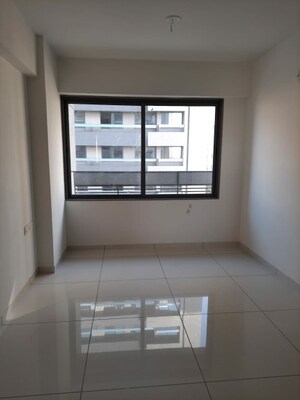 Room in 2 BHK Apartment at Vaishnodevi Circle – for Rent