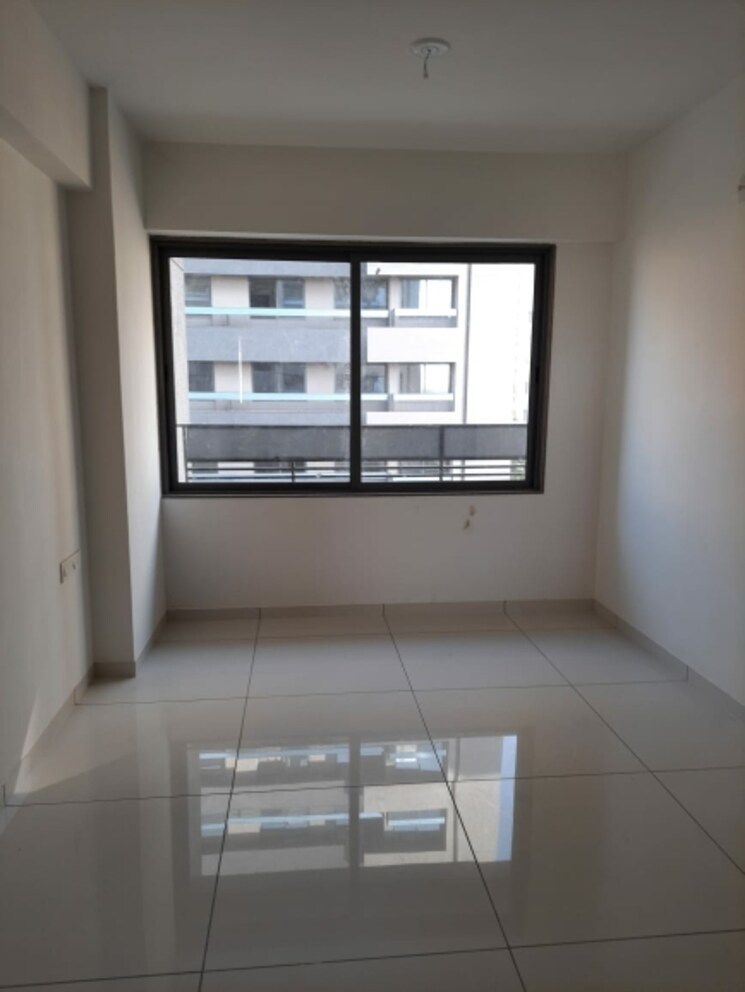 Room, vaishnodevi circle 2 Bedroom 1120 Sq.Ft. Apartment In Vaishnodevi Circle Ahmedabad 9427079