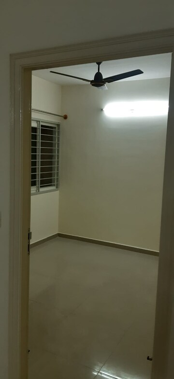 Room in 2 BHK Apartment at Shriram Sameeksha, Jalahalli – for Rent