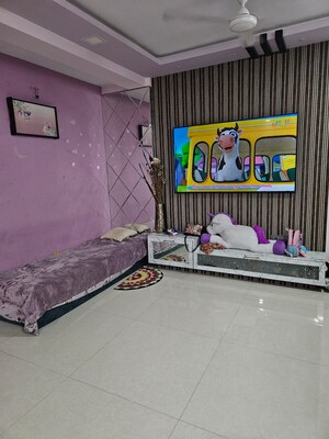 Bedroom in 2 BHK Apartment at Gabadia Heights, Kandivali West – for Rent