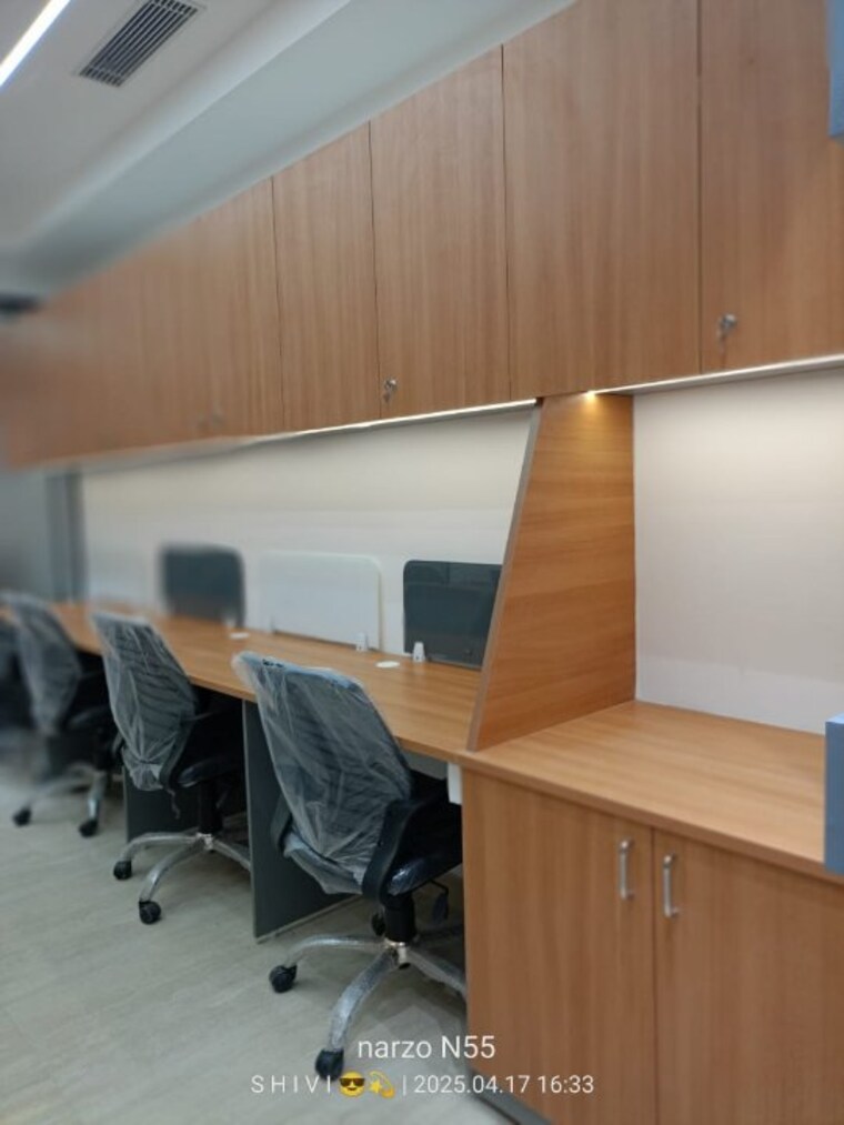 Team Area, alphathum Commercial Office Space in IT/SEZ 532 Sq.Ft. In Sector 90 Noida 9427124