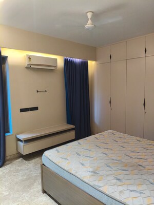 Room in 4 BHK Builder Floor at Sector 55 – for Rent