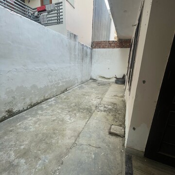 Balcony in 2 BHK Independent House at Sector 21d – for Rent