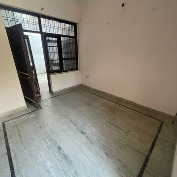 Room in 2 BHK Independent House at Sector 21d – for Rent