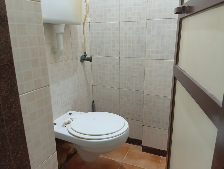 Bathroom, k-raheja-palm-court 2 Bedroom 658 Sq.Ft. Apartment In Malad West Mumbai 9427167