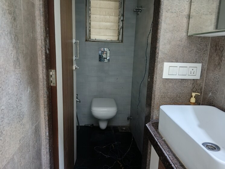 Bathroom, sheth-vasant-galaxy 2 Bedroom 700 Sq.Ft. Apartment In Goregaon West Mumbai 9427187