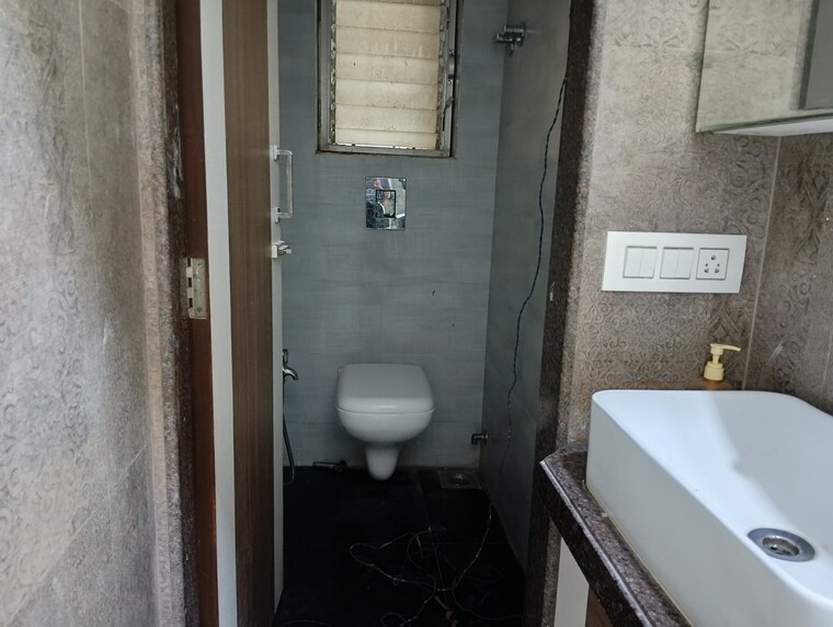 Bathroom, sheth-vasant-galaxy 2 Bedroom 700 Sq.Ft. Apartment In Goregaon West Mumbai 9427187