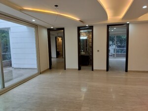 Room in 4 BHK Apartment at East Of Kailash – for Rent