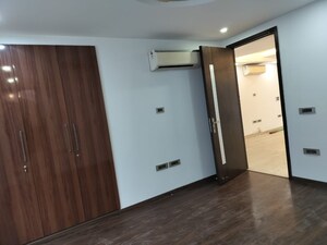Room in 4 BHK Apartment at East Of Kailash – for Rent