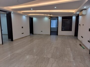 Room in 4 BHK Apartment at East Of Kailash – for Rent