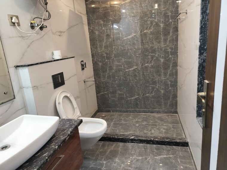 Bathroom, east of kailash 4 Bedroom 3600 Sq.Ft. Apartment In East Of Kailash Delhi 9427190