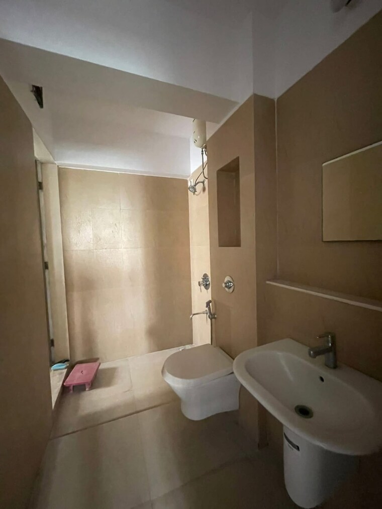 Bathroom, lodha-splendora-platino 2.5 Bedroom 1050 Sq.Ft. Apartment In Ghodbunder Road Thane 9427212