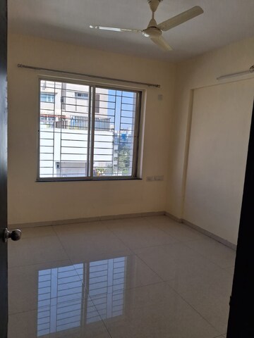 Room in 2.5 BHK Apartment at Sukhwani Elmwoods, Pimple Saudagar – for Rent