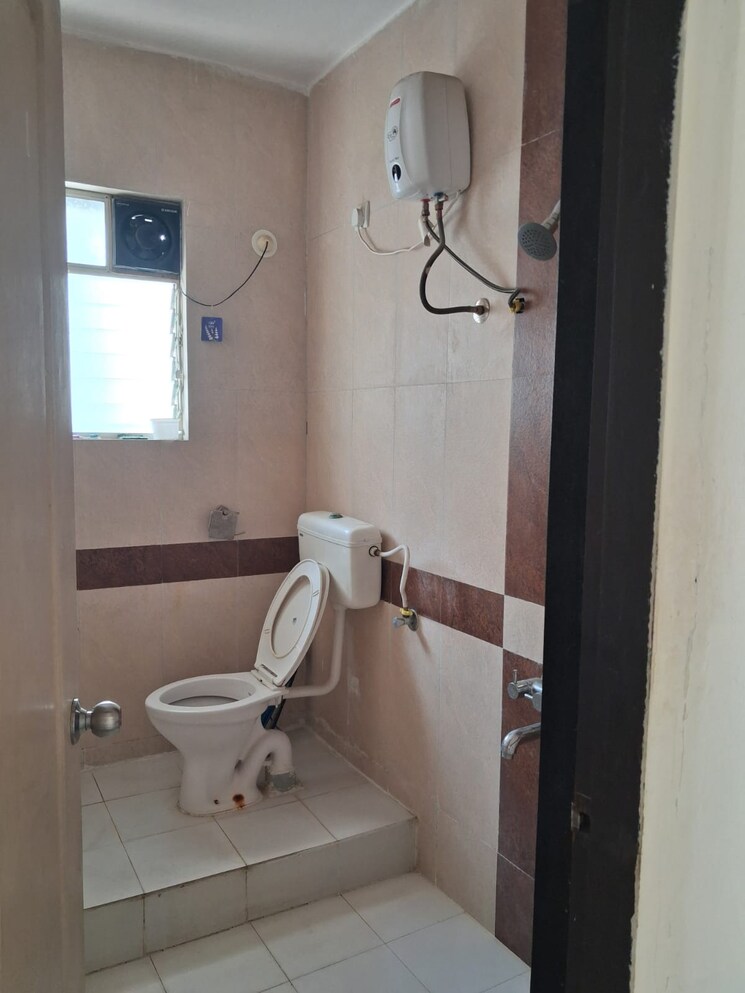 Bathroom, sukhwani-elmwoods 2.5 Bedroom 1450 Sq.Ft. Apartment In Pimple Saudagar Pune 9427286