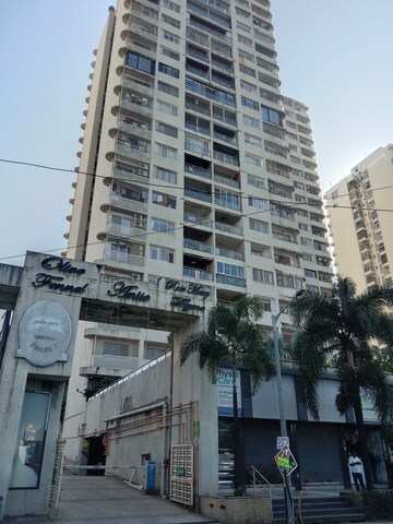 2 BHK Apartment For Rent in Utopia Garden Grove Mall, Borivali West