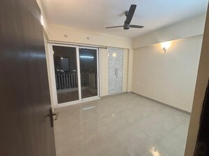 Room in 3 BHK Apartment at Spacetech Edana, Alpha 1 Greater Noida – for Rent