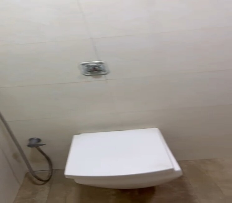 Bathroom, parel 2 Bedroom 800 Sq.Ft. Apartment In Parel Mumbai 9427298