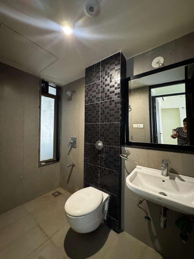 Bathroom, lodha-splendora-tierra 2.5 Bedroom 1050 Sq.Ft. Apartment In Ghodbunder Road Thane 9427290