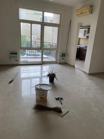 Room in 3 BHK Apartment at Omaxe Spa Village, Sector 78 – for Rent