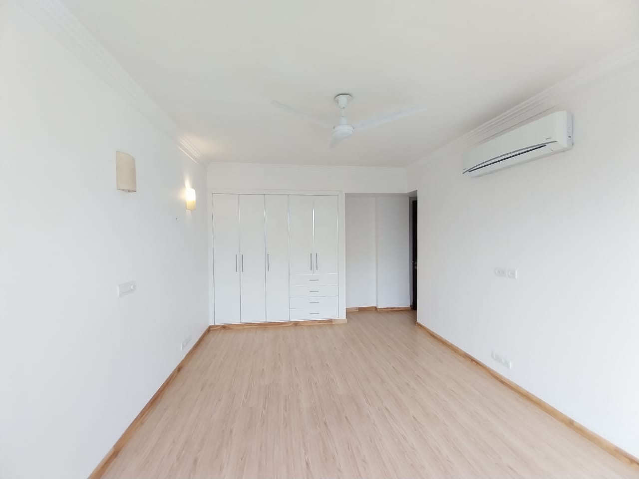 Showroom For Rent in Lajpat Nagar 4