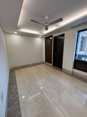 Room in 3 BHK Apartment at Greater Kailash I – for Rent