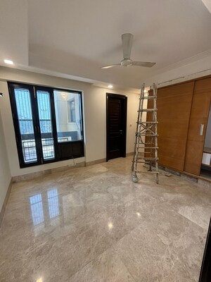 Room in 3 BHK Apartment at Greater Kailash I – for Rent