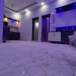 Room in 4 BHK Villa at Sector 44 – for Sale