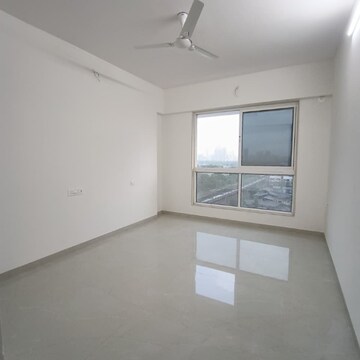 Room in 3 BHK Apartment at Shraddha Elite, Poisar – for Rent