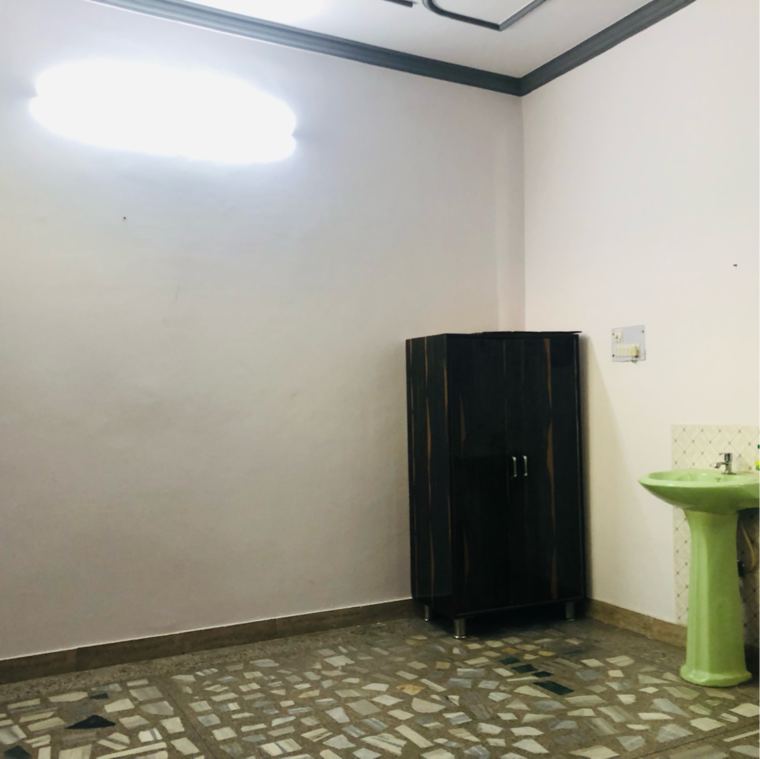 Room, sector 22b 1.5 Bedroom 800 Sq.Ft. Villa In Sector 22b Gurgaon 9427385