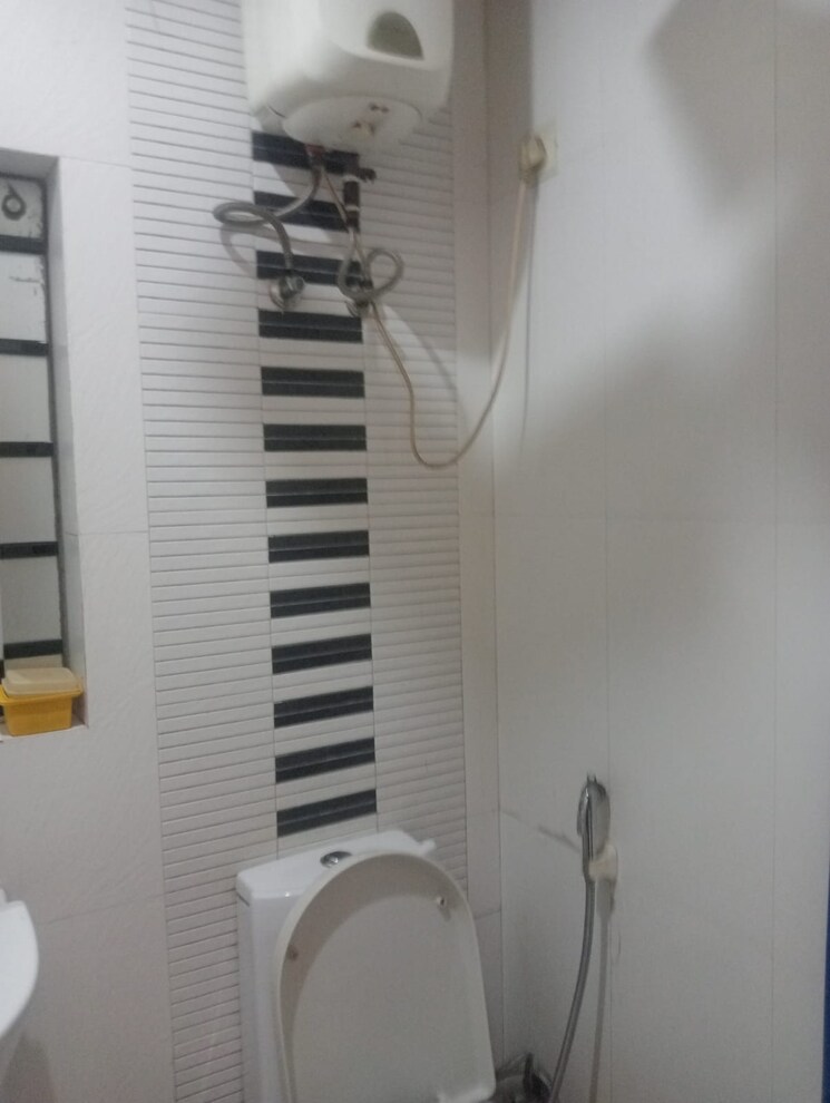 Bathroom, sarita vihar 4 Bedroom 2100 Sq.Ft. Apartment In Sarita Vihar Delhi 9427386