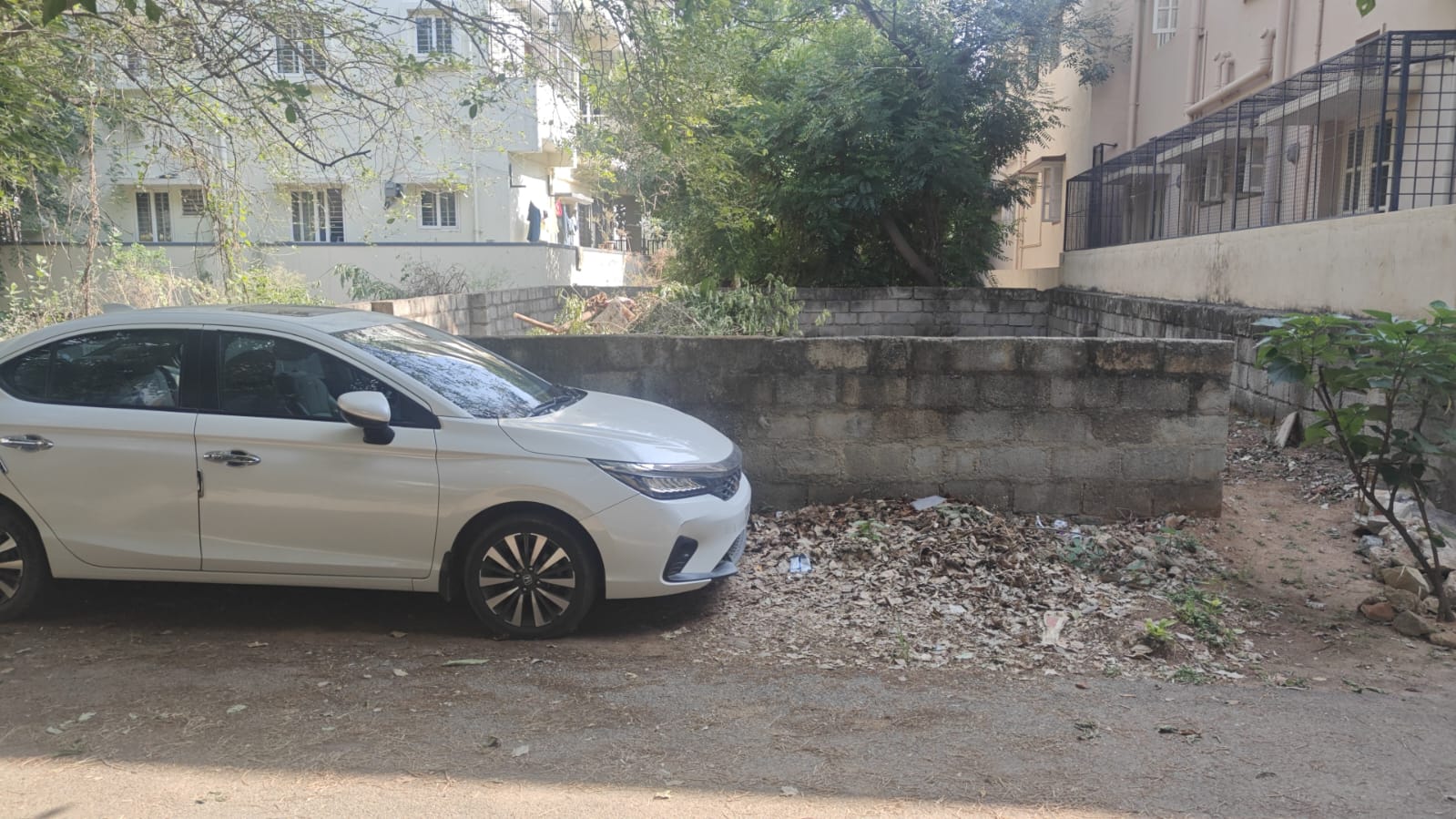 Plot For Sale in Jakkuru