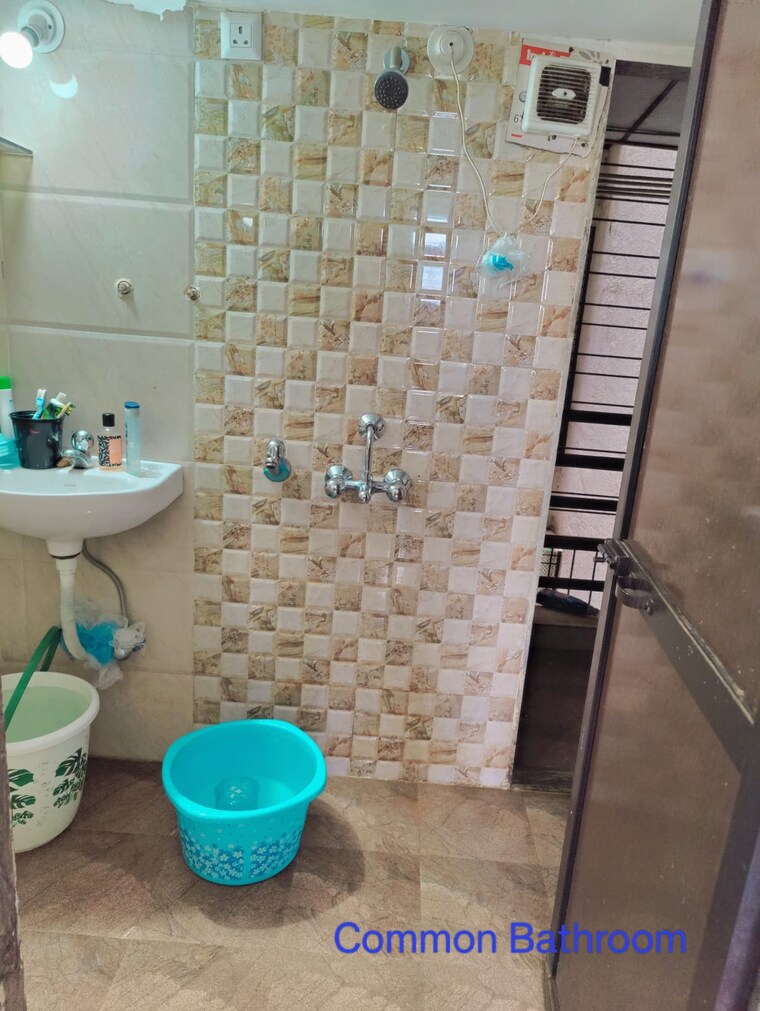 Bathroom, gala-lifestyle-pride-residency 1 Bedroom 610 Sq.Ft. Apartment In Kasarvadavali Thane 9427384