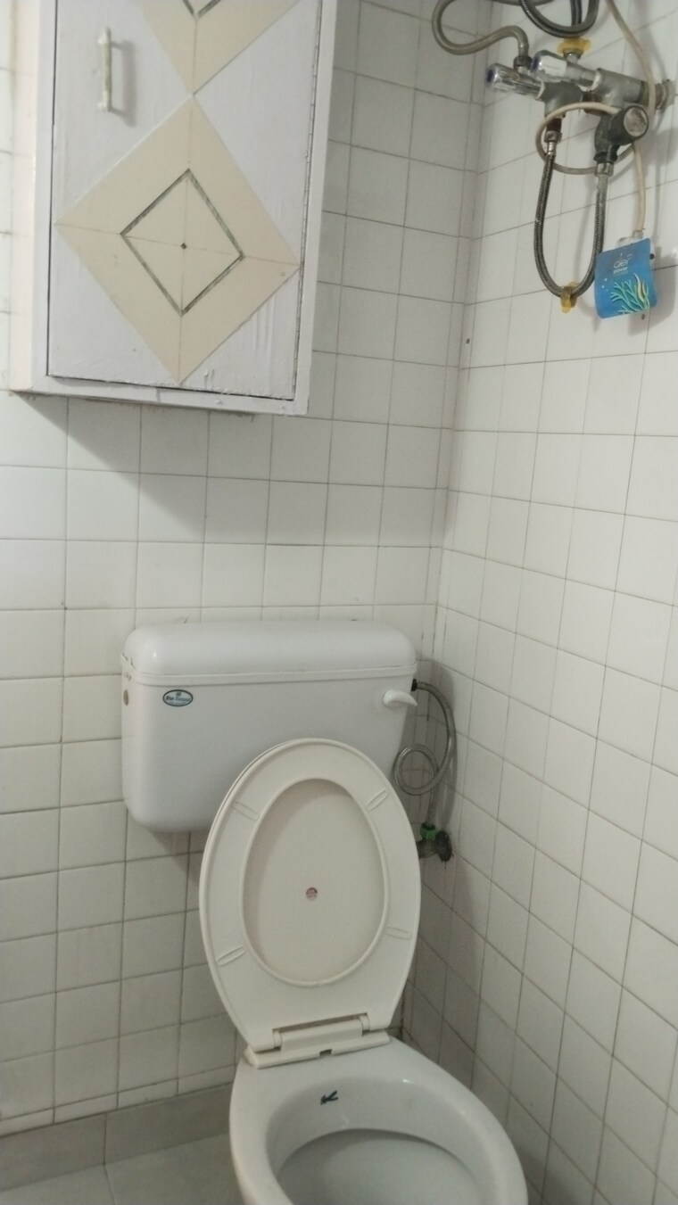 Attached Bathroom, sarita vihar 3 Bedroom 1900 Sq.Ft. Apartment In Sarita Vihar Delhi 9427398