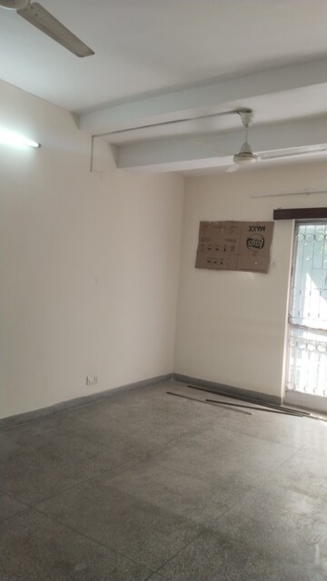 Room in 3 BHK Apartment at Sarita Vihar – for Sale