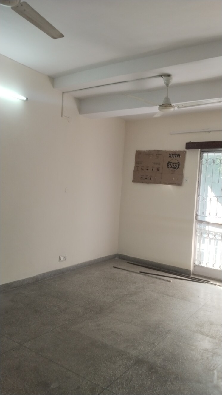 Room, sarita vihar 3 Bedroom 1900 Sq.Ft. Apartment In Sarita Vihar Delhi 9427398