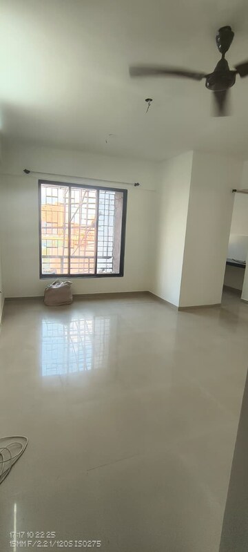 Room in 2 BHK Apartment at Green Square, Kasarvadavali – for Rent