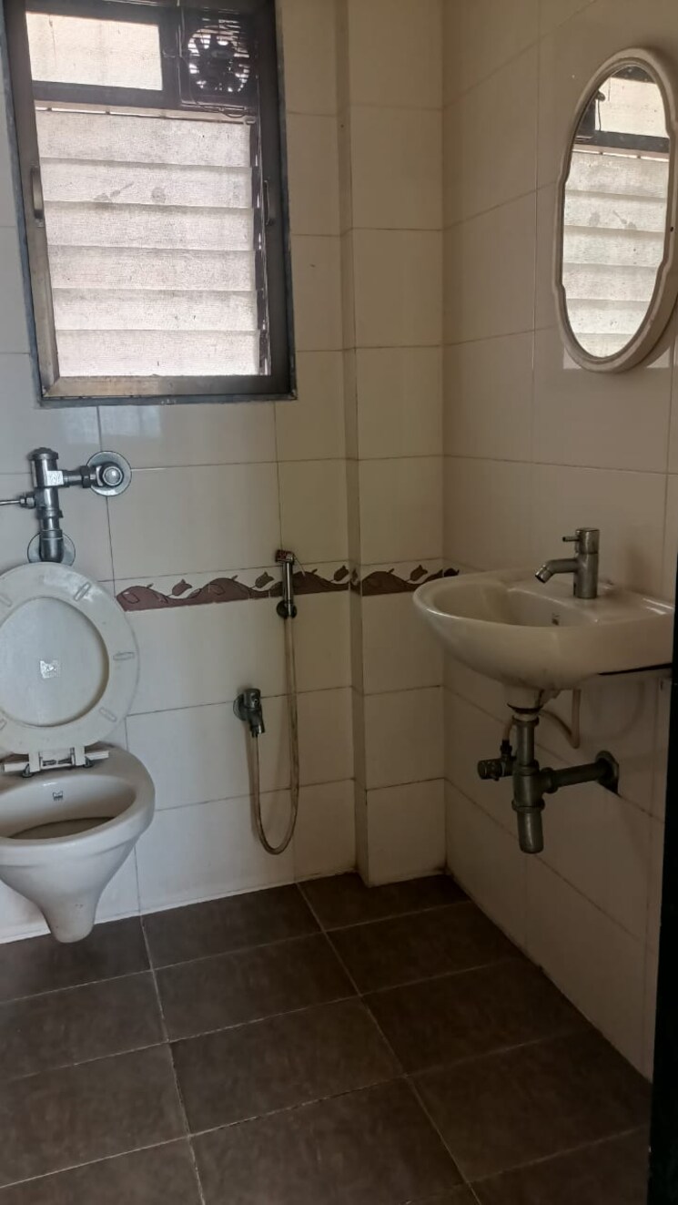 Bathroom, lodha-paradise 2 Bedroom 650 Sq.Ft. Apartment In Majiwada Thane 9427422