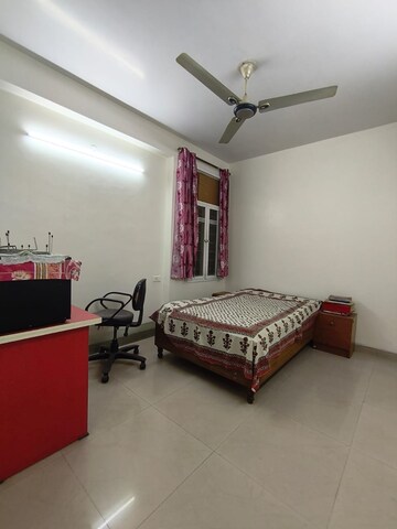 Living Room in 4 BHK Apartment at Ridge View Apartment, Sector 21c – for Rent