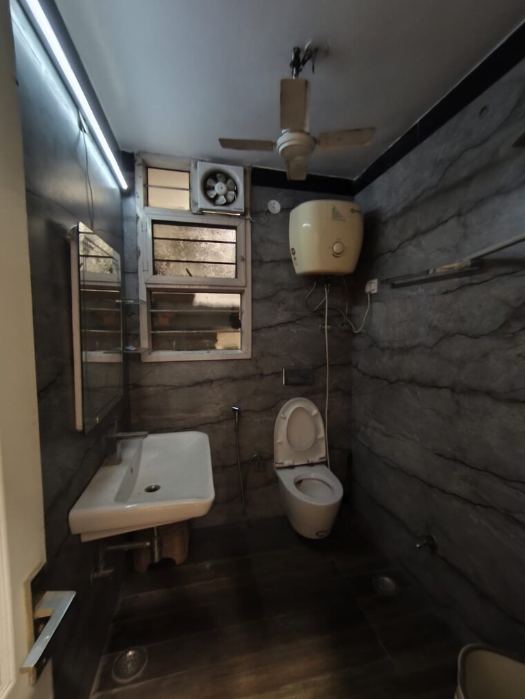 Bathroom, ridge-view-apartment 4 Bedroom 2400 Sq.Ft. Apartment In Sector 21c Faridabad 9427424