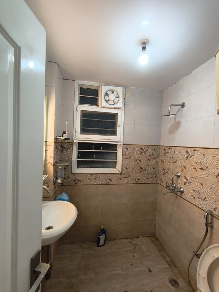 Bathroom, ridge-view-apartment 4 Bedroom 2400 Sq.Ft. Apartment In Sector 21c Faridabad 9427424